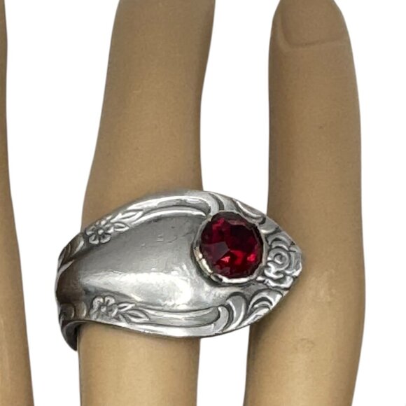 Antique Reed & Barton Stainless Steel Rose Spoon Ring With Red Crystal  Size 7.5 - Picture 1 of 11